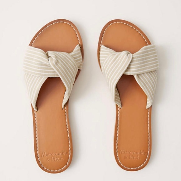 A&F - Twist Strap Slides - 6/7 - BNWT
